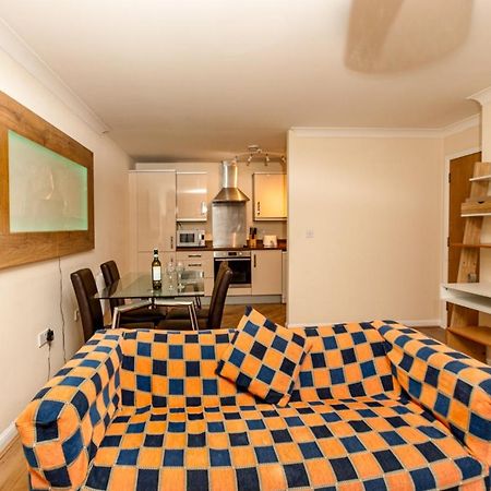Abodebed - Handleys Court เฮเมลเฮมพ์สเตด ภายนอก รูปภาพ