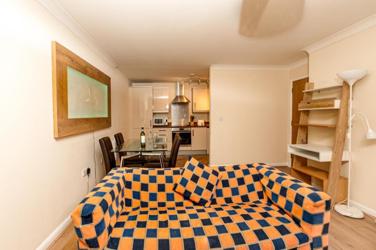 Abodebed - Handleys Court เฮเมลเฮมพ์สเตด ภายนอก รูปภาพ